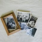 5 fotografias impresas em branco e preto